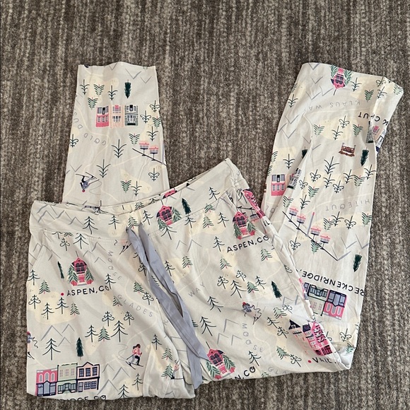 LIKE NEW Soma Cotton White Pajama Set with Ski Resort Print - Picture 5 of 6
